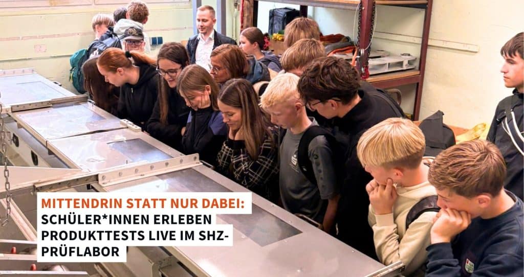 Schülerinnen und Schüler bei einem Produktetest im SHZ-Prüflabor.